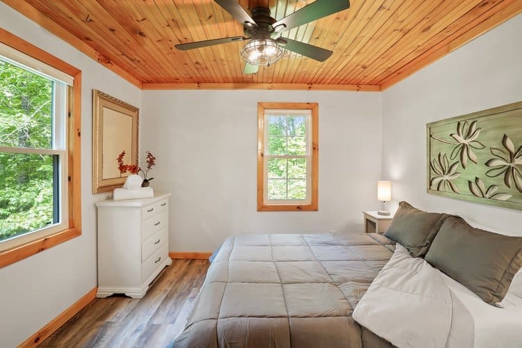 Take your time in the morning as you enjoy the beautiful view from your queen bed.