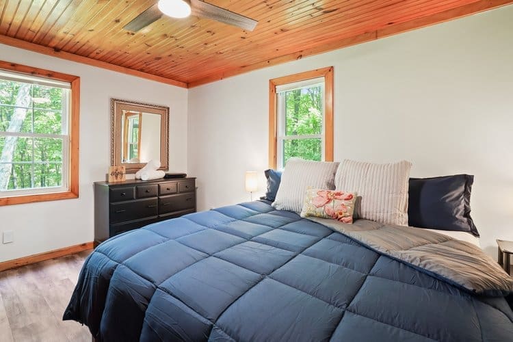 The master bedroom provides a king bed and en-suite bathroom with walk-in shower.