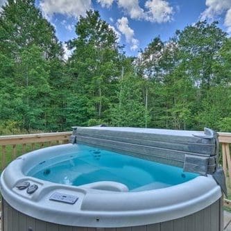 Hot Tub Accommodation in Hocking Hills