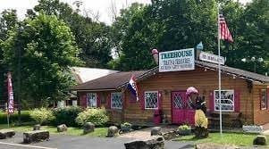 Storefront of Treehouse Treats and Treasures ice cream shop