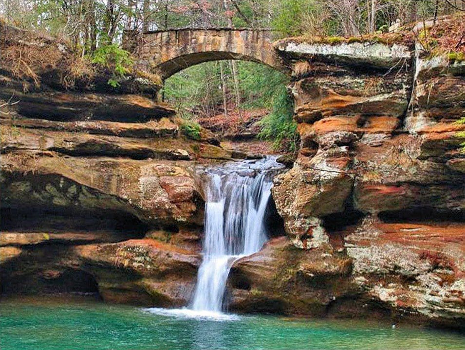 Photo of the upper falls of Old Man's Cave.